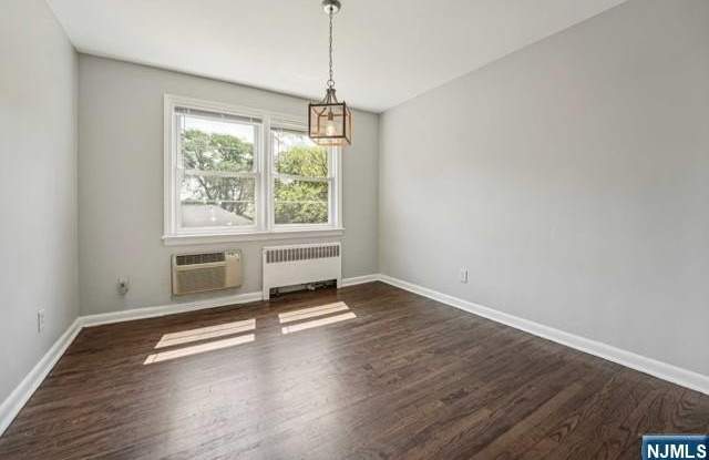 24 Hutton Avenue Gallery 4