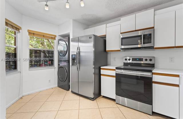 1100 SW 128th Ter Gallery 3