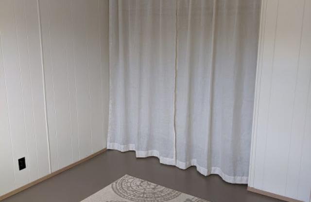 2 bedroom + Office, One Bath Mobile Home Meridian School District Gallery 4