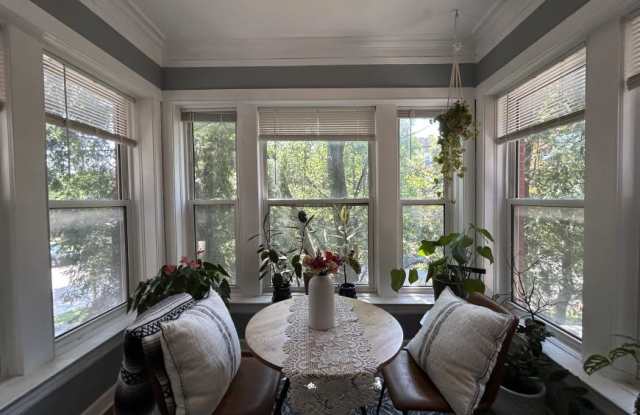 2554 W Eastwood photos photos