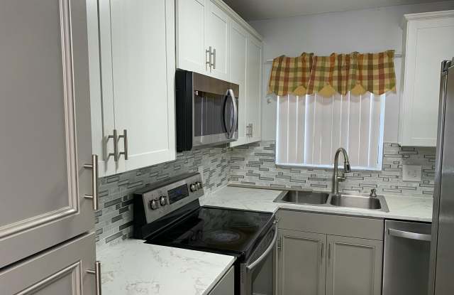 6890 Royal Palm Boulevard Gallery 2