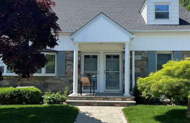 315 Gainsborg Avenue E photos photos