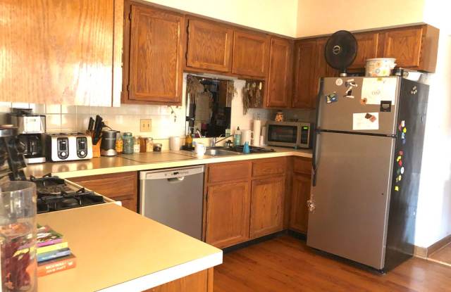 Great space. Great location. 1 Bed/1 Bath with Private deck and Parking! Come see why Buena Park is such a convenient place to call home! Gallery 4