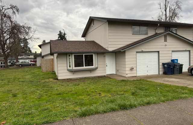 Beautifully updated 2 bedroom 1.5 bath duplex in Springfield! photos photos