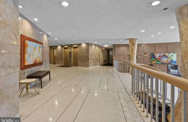 100 WEST Avenue Gallery 4
