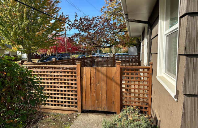 Beautifully updated 1 bedroom 1 bathroom home in great neighborhood! Gallery 4