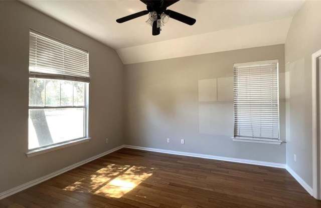 859 Post Oak Place Gallery 2