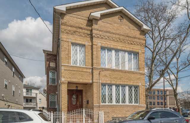 24 Elm Road Gallery 1