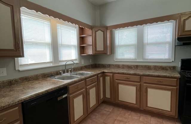 LEASE BY 11/15 & RECIEVE $250 CREDIT FOR FIRST MONTHS RENT Gallery 3