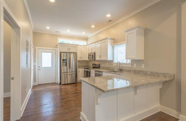 3 bedroom home CLOSE TO UTC, lawncare included! Gallery 4