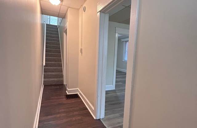 3 bedroom, 1 bath, 2 story half double house Gallery 3