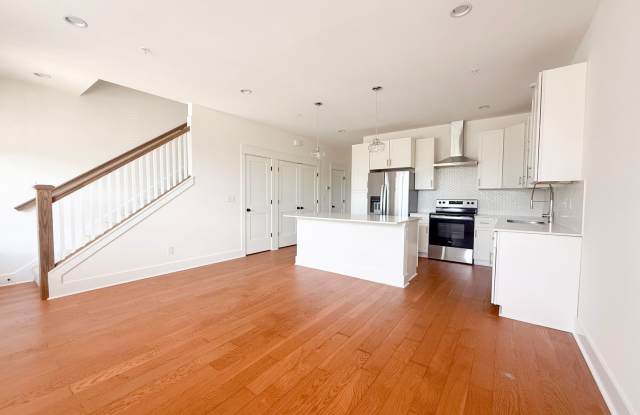 4-Bedroom Home with Resort-Style Pool Access on Allison Way Gallery 4