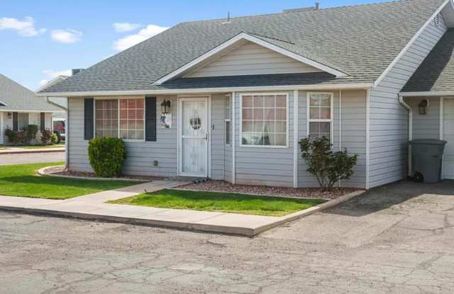 Charming Townhome Close to Shopping and Hospital photos photos