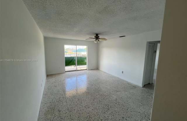 887 W 29th St photos photos