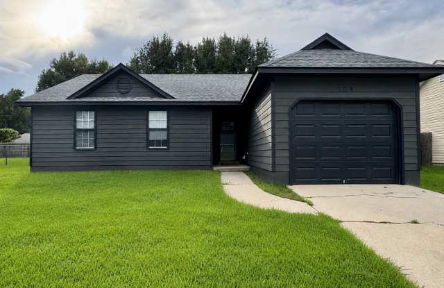 Stylish Home with Open Floorplan & Fenced Backyard photos photos Stylish Home with Open Floorplan & Fenced Backyard photos photos