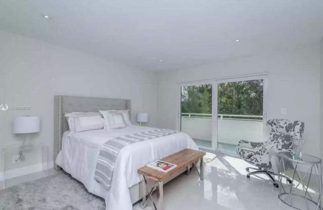 3212 NE 12th Street photos photos