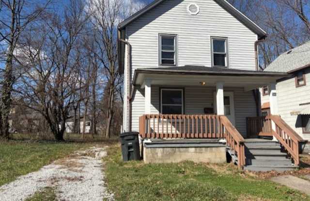 Large 4-Bedroom Home in University Park Near Downtown Akron photos photos