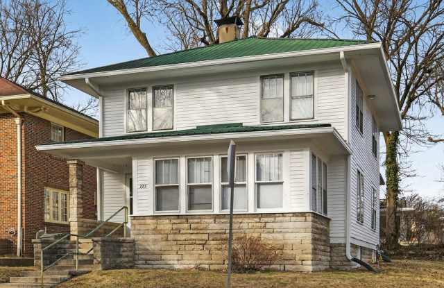 *Available August 2027!* 5 bedroom house downtown!! Recently Renovated! photos photos