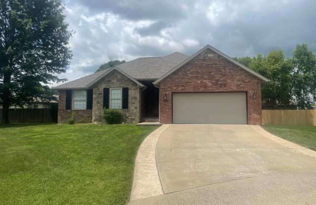3 Bedroom Home in Nixa Schools! - 772 East Weller Court, Nixa, MO 65714