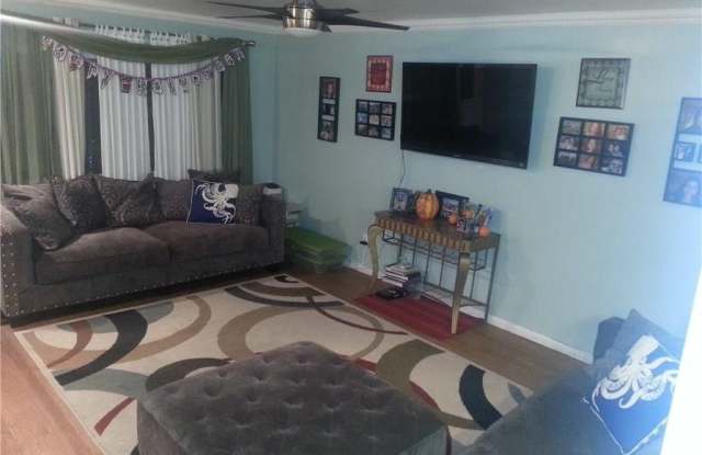 2898 Coddington Avenue photos photos