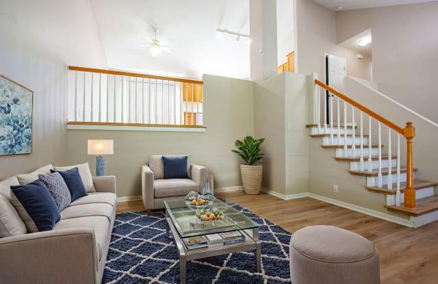 3 Bedroom / 2 Bath Tri-Level Home Located off 144th and Maple! Gallery 1