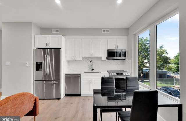 1915 BENNING RD NE unit: 6 photos photos