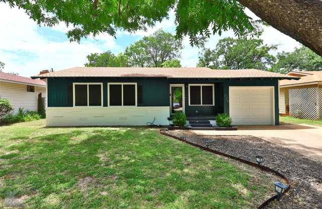 726 Woodlawn Drive photos photos
