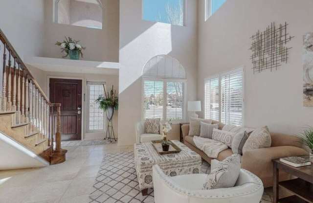 8804 Vallejo Place NE Gallery 4