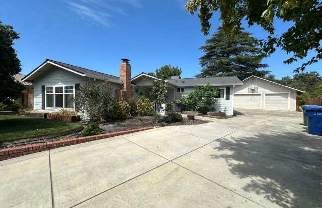 Newly Upgraded! Extra large lot/yard in Orangevale - 6725 Smithhart Street, Orangevale, CA 95662