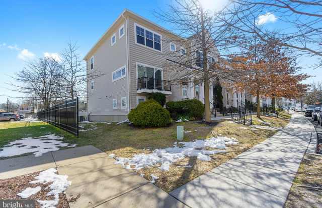 28 S POPLAR STREET - 28 South Poplar Street, Glassboro, NJ 08028