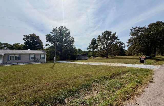 Cute 3 bed 2 bath with beautiful yard!! Gallery 4