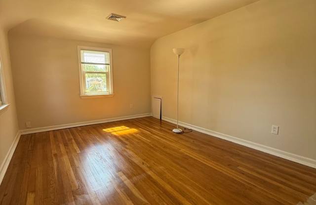 1 bedroom | 1 bath - Oaklyn, NJ - Nice Quiet Neighborhood Gallery 3