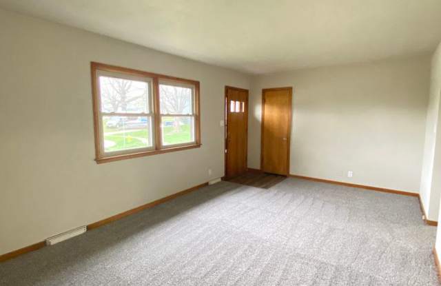 Spacious 3 Bedroom with Finished Basement Gallery 3