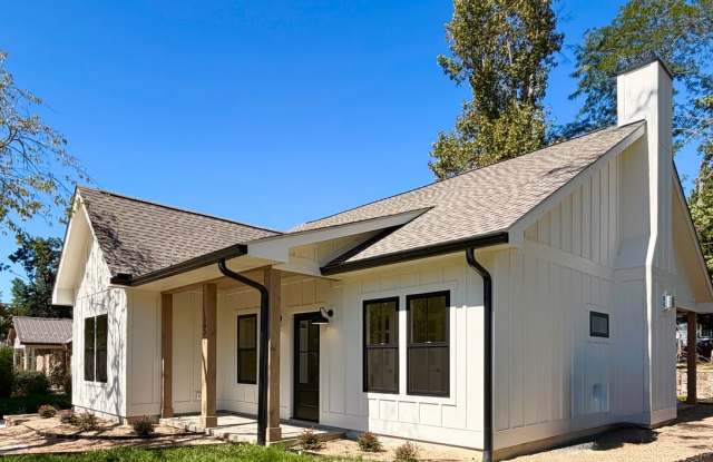 Newly built, 2 bedroom 2 bath with office space, downtown Hendersonville area Gallery 3