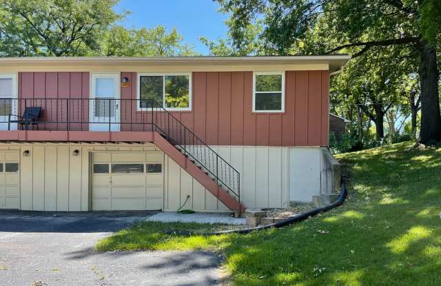 {10105} Charming 2 bedroom + 1 car garage + updated bathroom photos photos