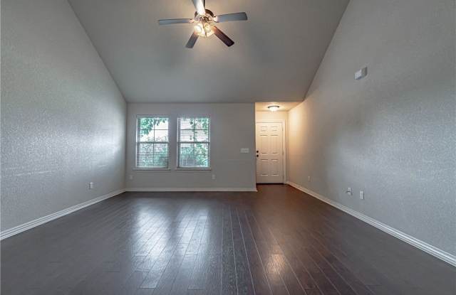 926 Kensington Drive Gallery 3