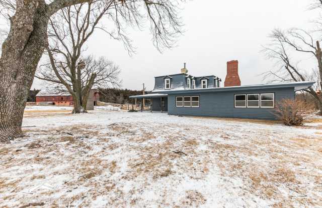 Charming 4 bedroom home located outside of Alma, KS Gallery 1