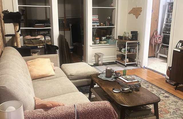 709 W Cornelia Avenue, Gallery 3