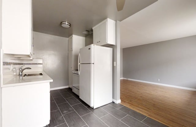 1529 Granville Avenue - 7 photos photos