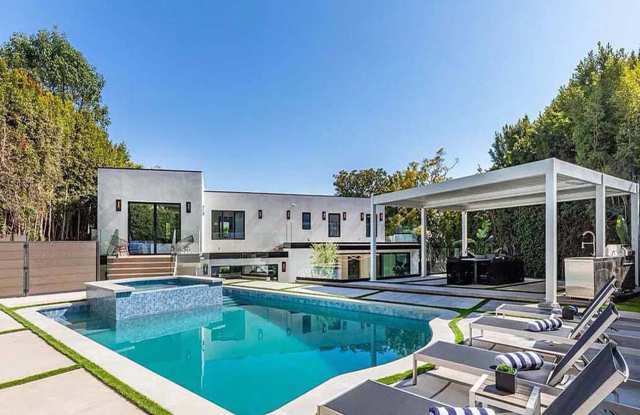 1271 Sunset Plaza Dr photos photos