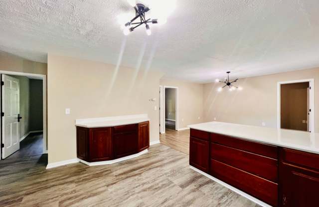 5-bedroom 2 full bathroom Gallery 4