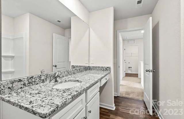 Room in 3 Bedroom Home at Nia Rd Gallery 3
