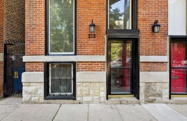 219 W Wisconsin Street Gallery 1