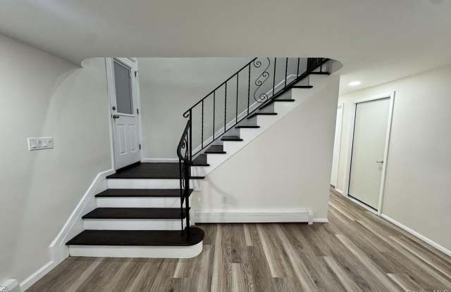 219 Bellerose Avenue Gallery 3