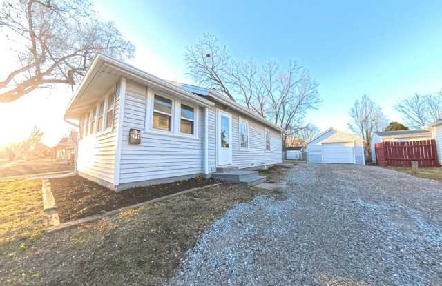 2 Bedroom 1 Stall Garage East Side Home for Rent photos photos