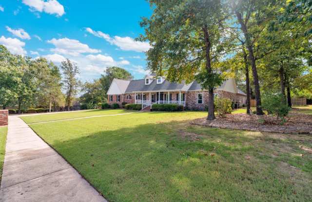 Beautiful 5 Bedroom home with lots of upgrades Gallery 3