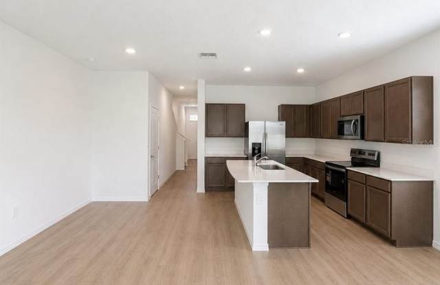 31170 PAPER BIRCH Street Gallery 4
