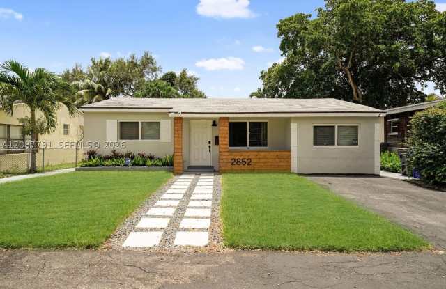 2852 Washington St photos photos