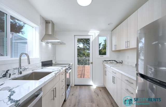 Anza Vista/Lone Mountain: Just Renovated Top Floor w/ Office  Private Deck near Rossi Park Gallery 2