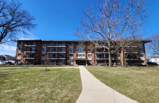 2230 S Goebbert Road - 2230 South Goebbert Road, Arlington Heights, IL 60005